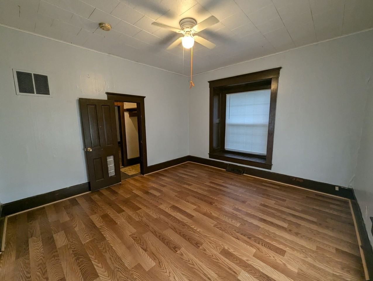 413 S Broadway St - Photo 2 of 4