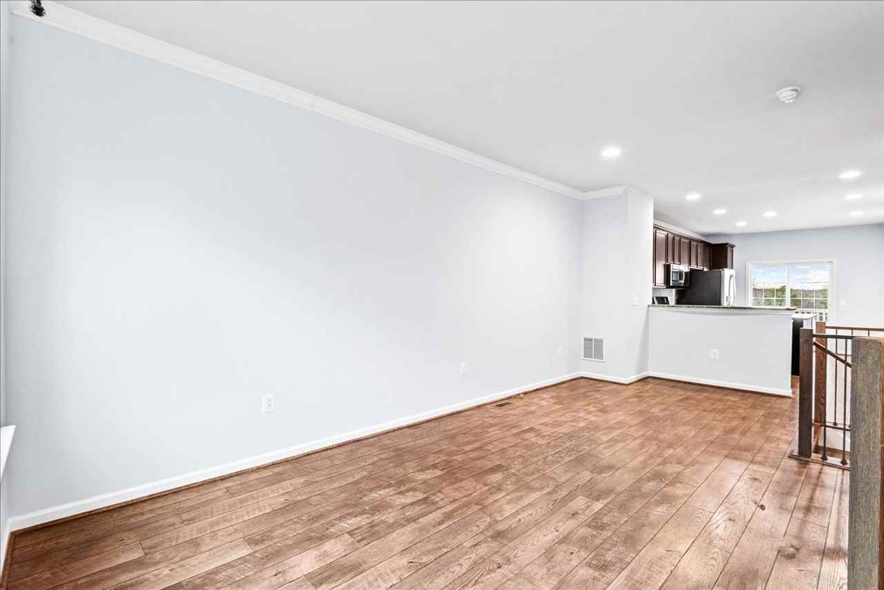 106 Conestoga Ln - Photo 3 of 36