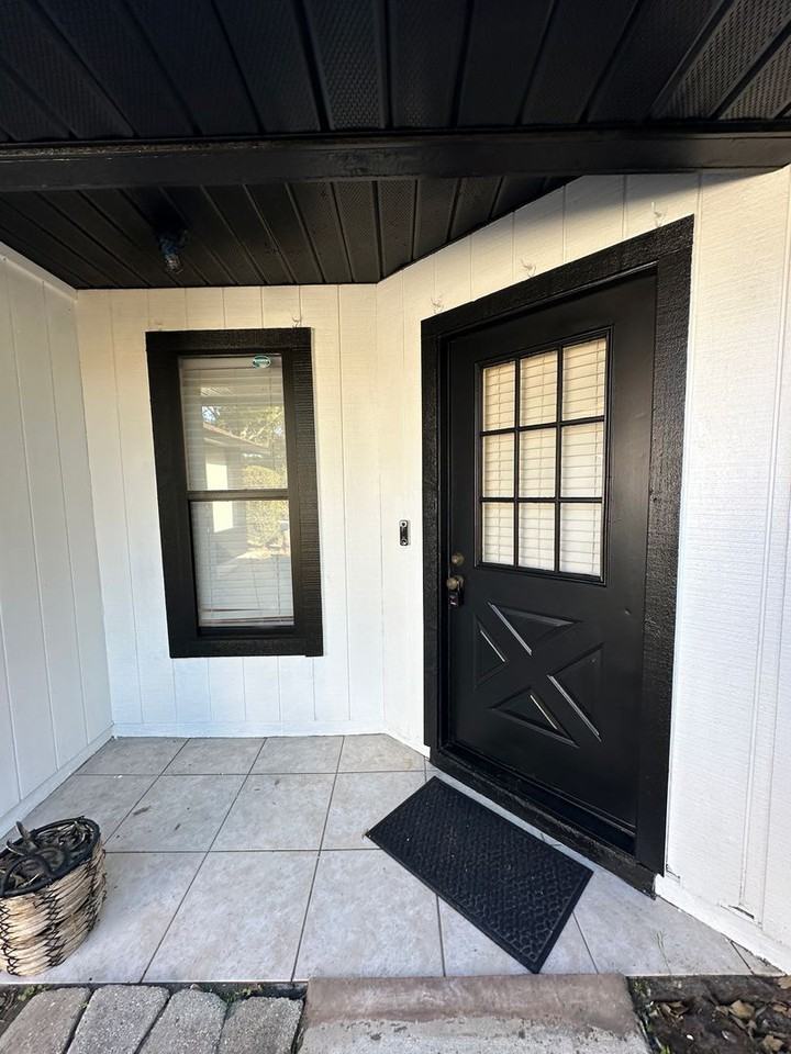 9823 Balmoral Cir - Photo 2 of 14