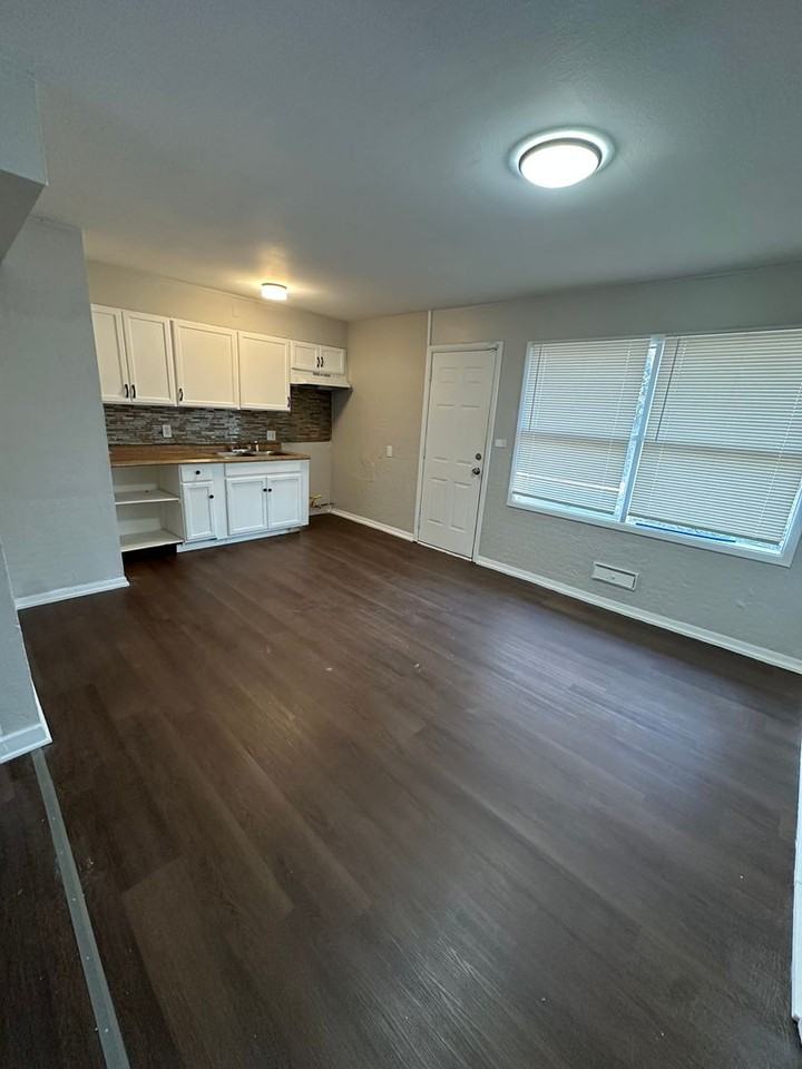 11103 Bristol Ter - Photo 3 of 11