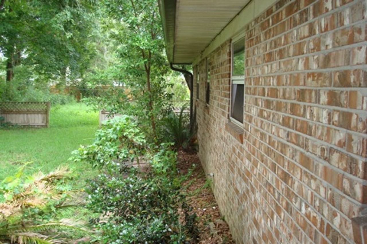 5933 111th St - Photo 3 of 12