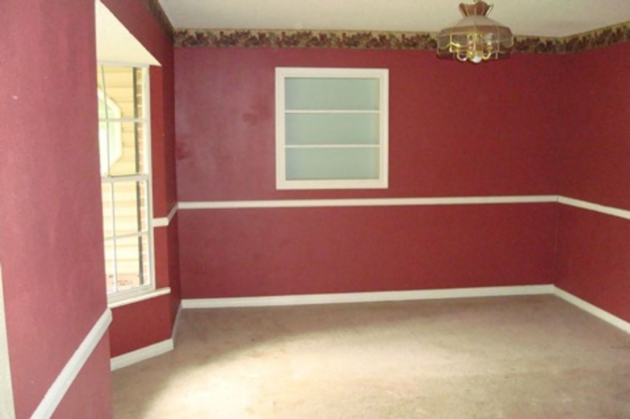 5933 111th St - Photo 4 of 12