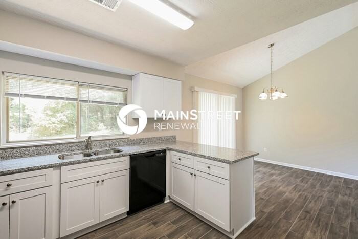 3865 Scarsborough Dr - Photo 6 of 17