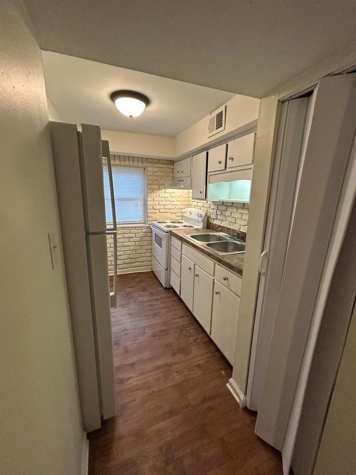 Creekstone Village - Photo 4 of 30