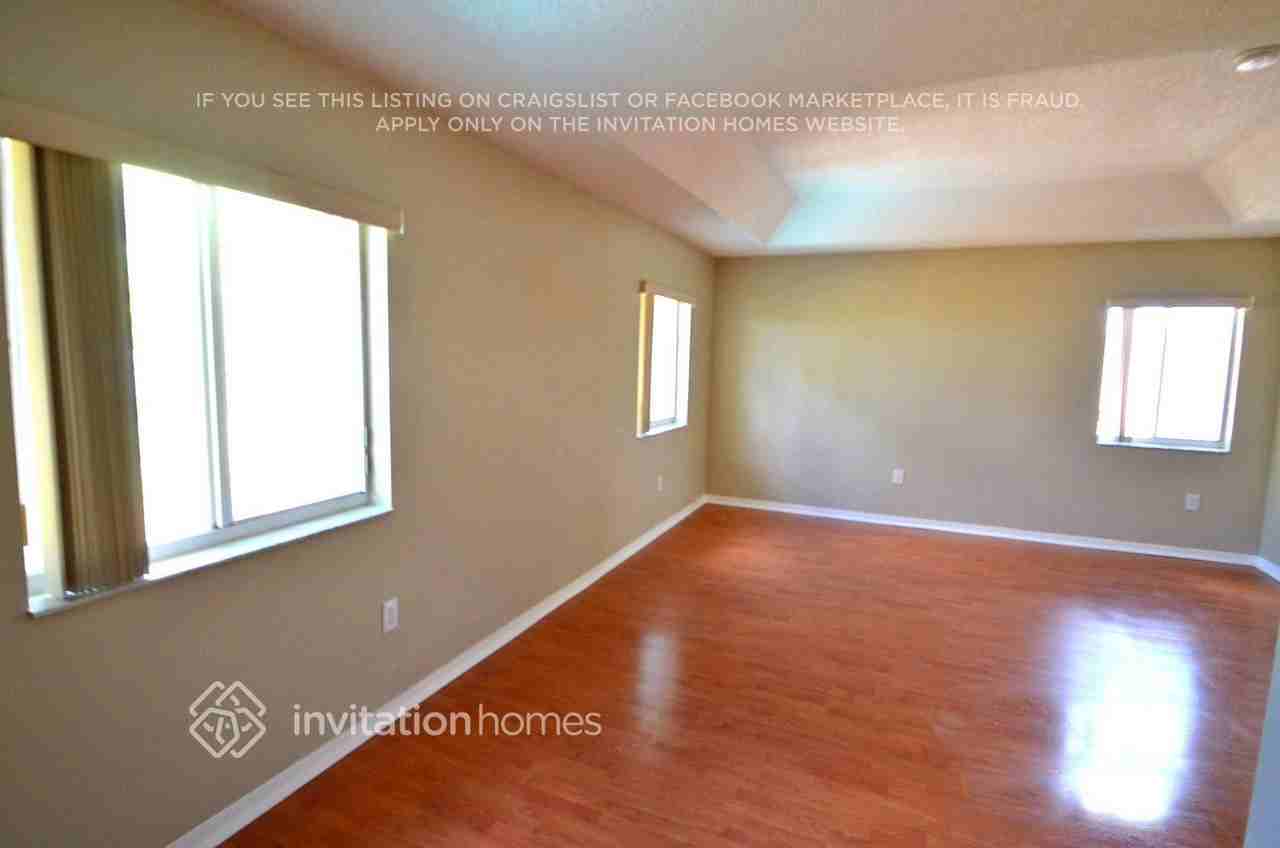 14318 Sw 154th Pl - Photo 4 of 8