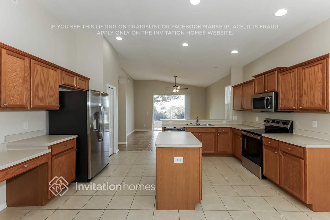 8716 Sandy Plains Dr - Photo 7 of 17