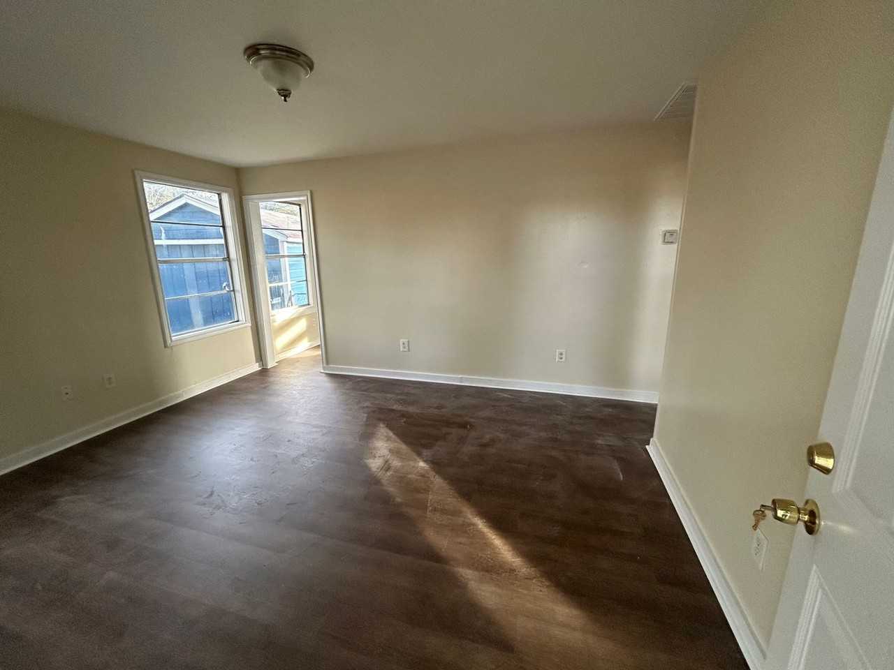 111 Victory Cir - Photo 2 of 7