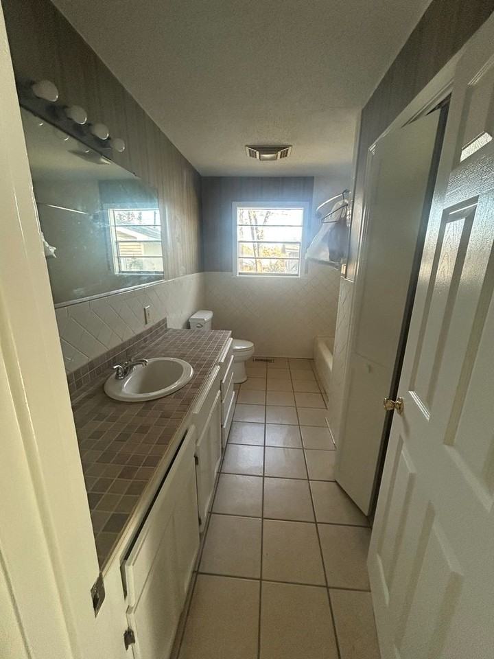 4815 Sherman Dr - Photo 5 of 9