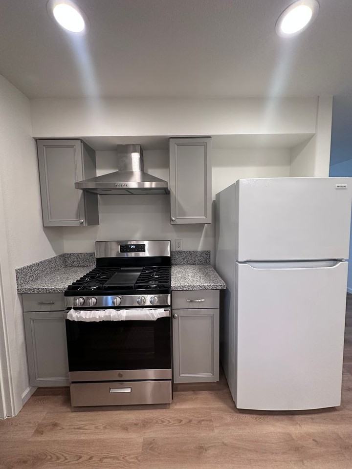 145 N A St - Photo 2 of 15