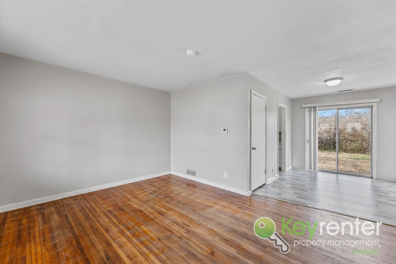 1562 N Pershing St - Photo 4 of 17