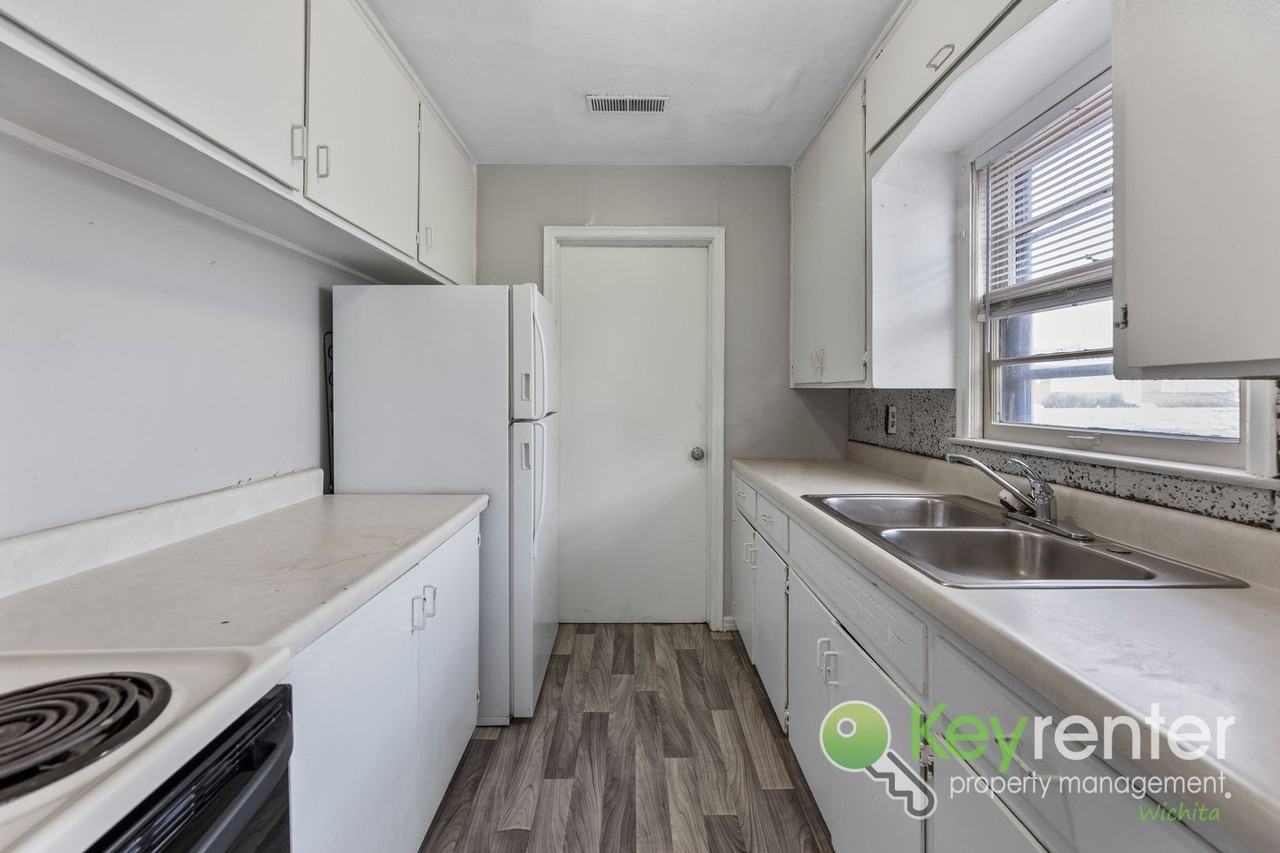 1562 N Pershing St - Photo 7 of 17