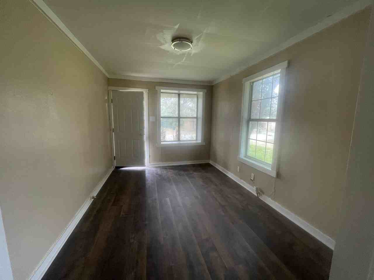 1220 S Francis St - Photo 2 of 5