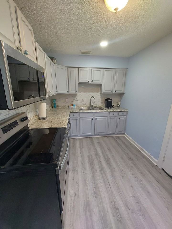 4490 85th Ter N - Photo 5 of 13