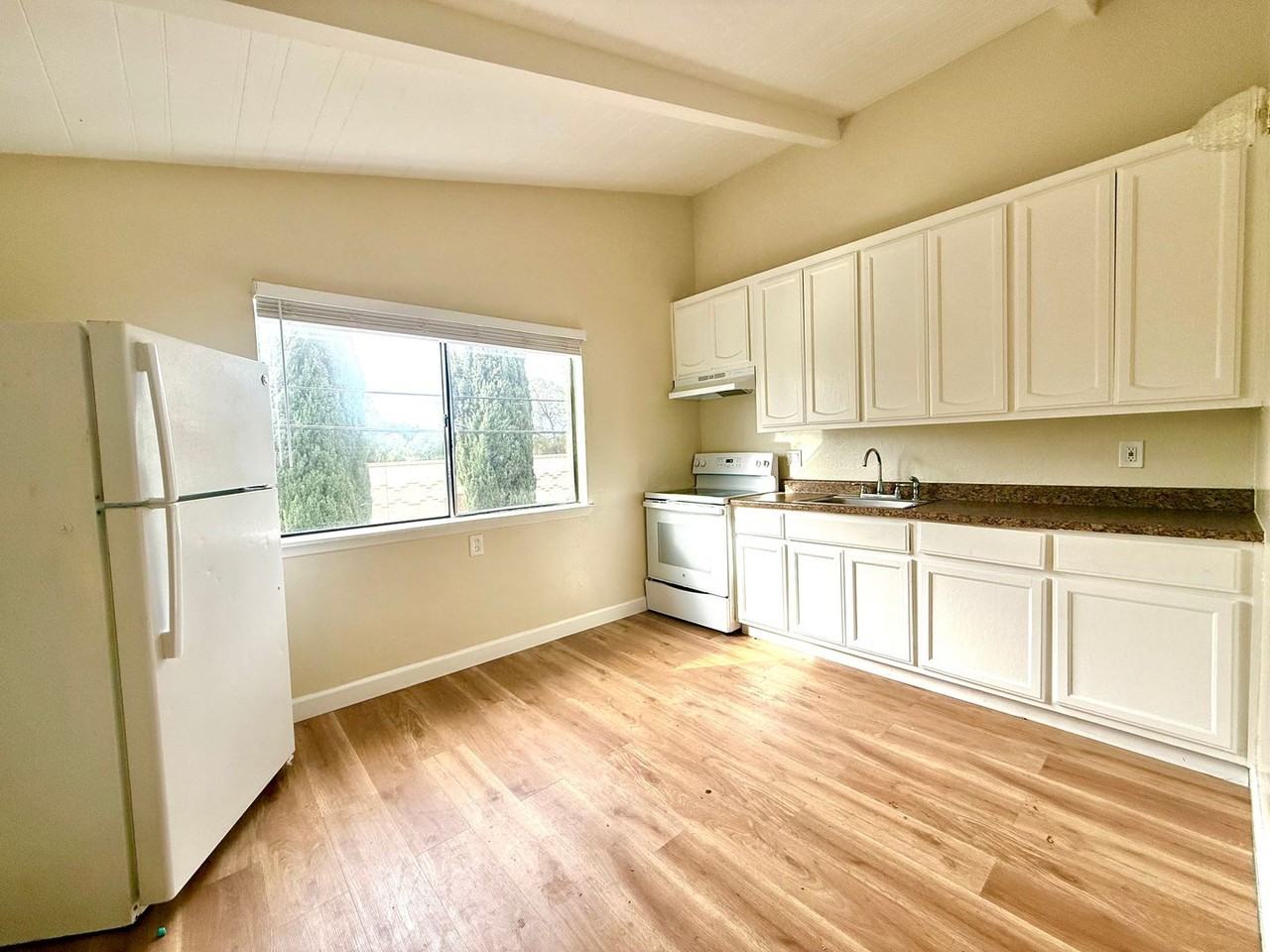 177 Gramercy Pl - Photo 2 of 5