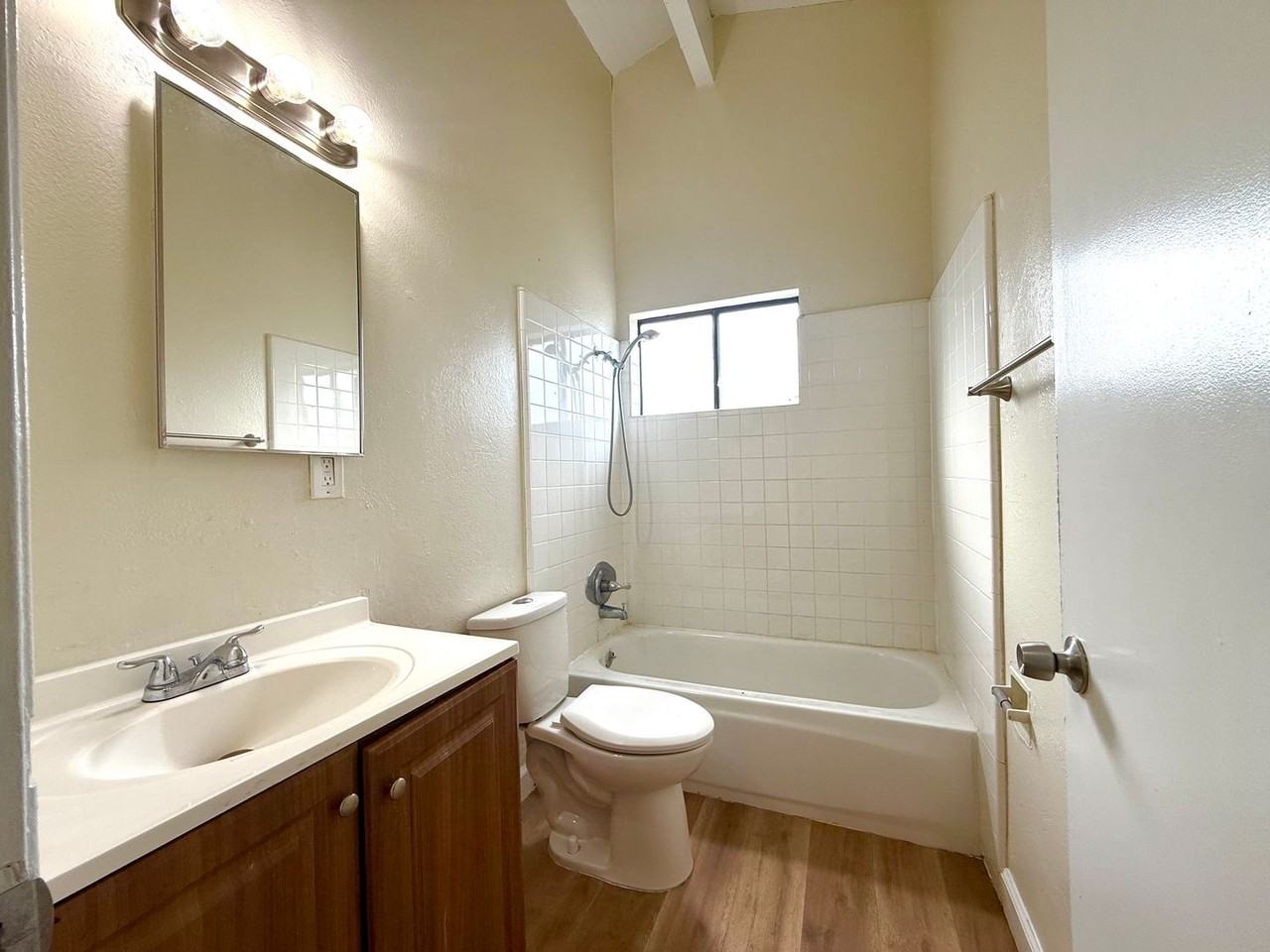 177 Gramercy Pl - Photo 3 of 5