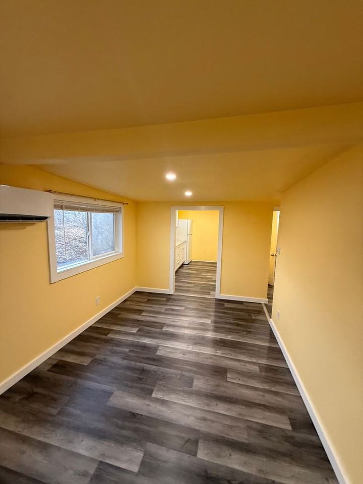 3004 Laverne Ave - Photo 3 of 11