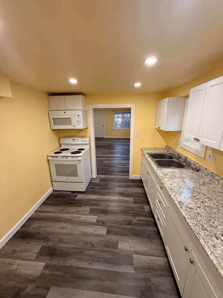 3004 Laverne Ave - Photo 4 of 11