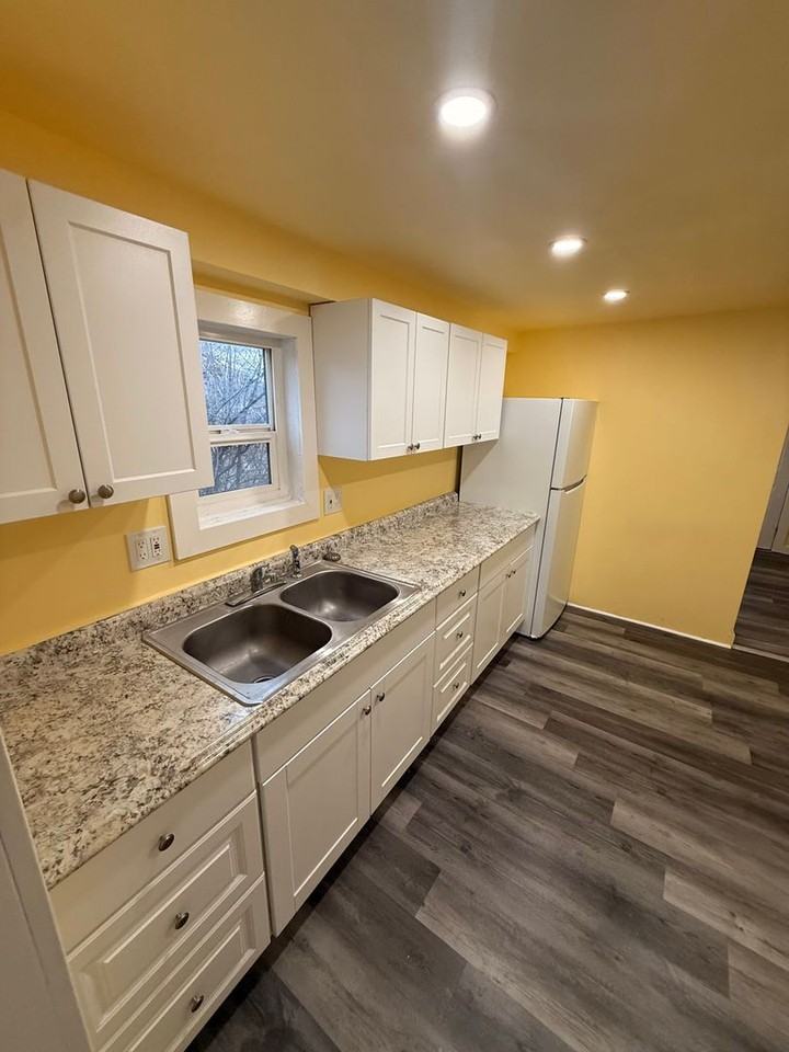 3004 Laverne Ave - Photo 5 of 11