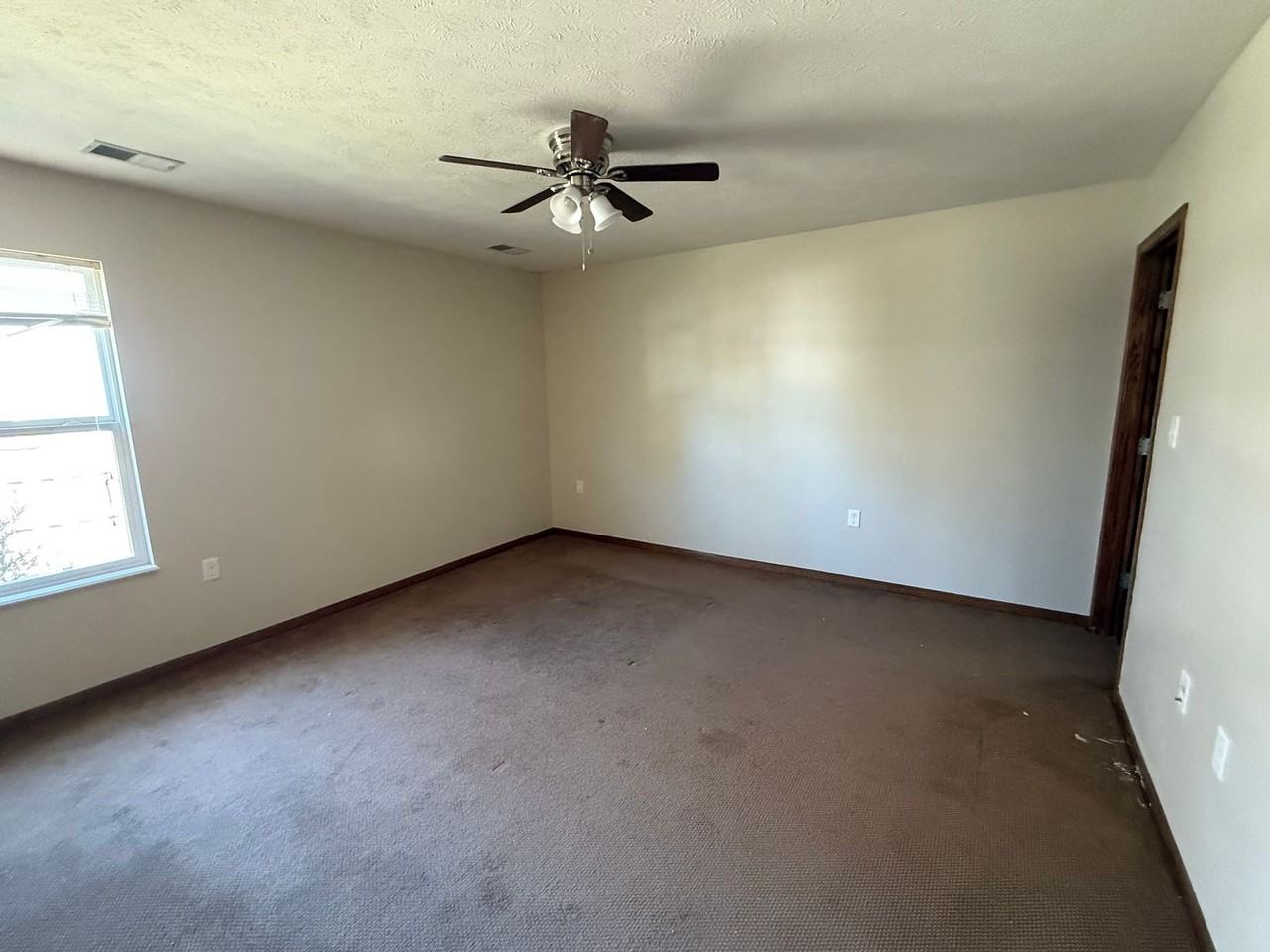 512 Grainfield St - Photo 5 of 8