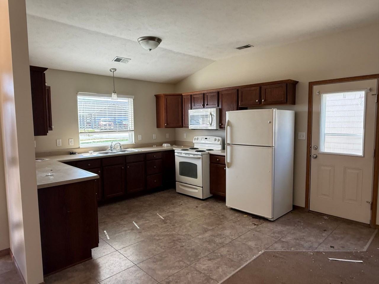 616 Grainfield St - Photo 2 of 8