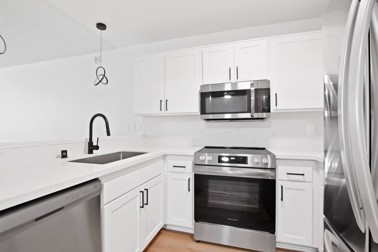 801 2nd Street - Photo 4 of 39