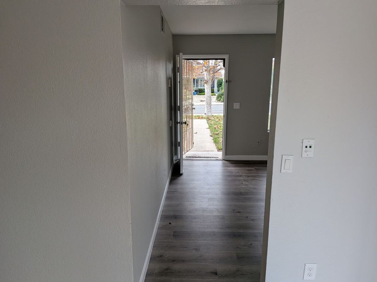 10437 Cheviot Ct - Photo 3 of 11