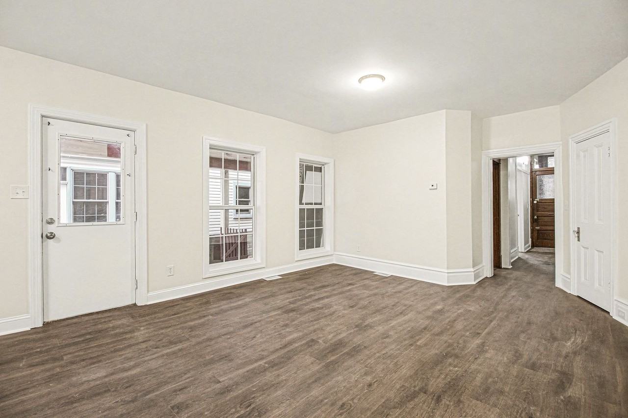 145 S Pitt St - Photo 4 of 18