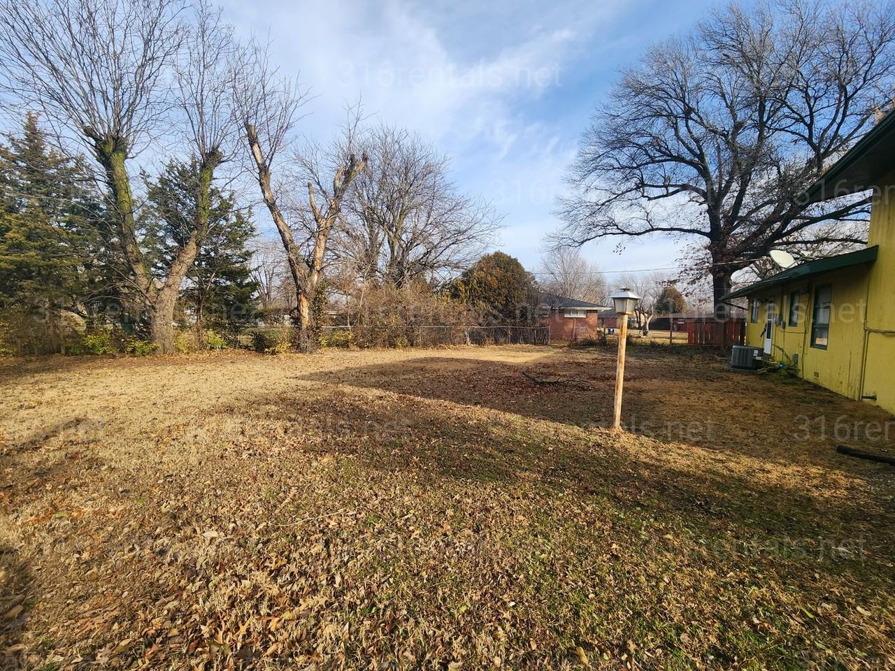 2243 N Yale Ave - Photo 2 of 18