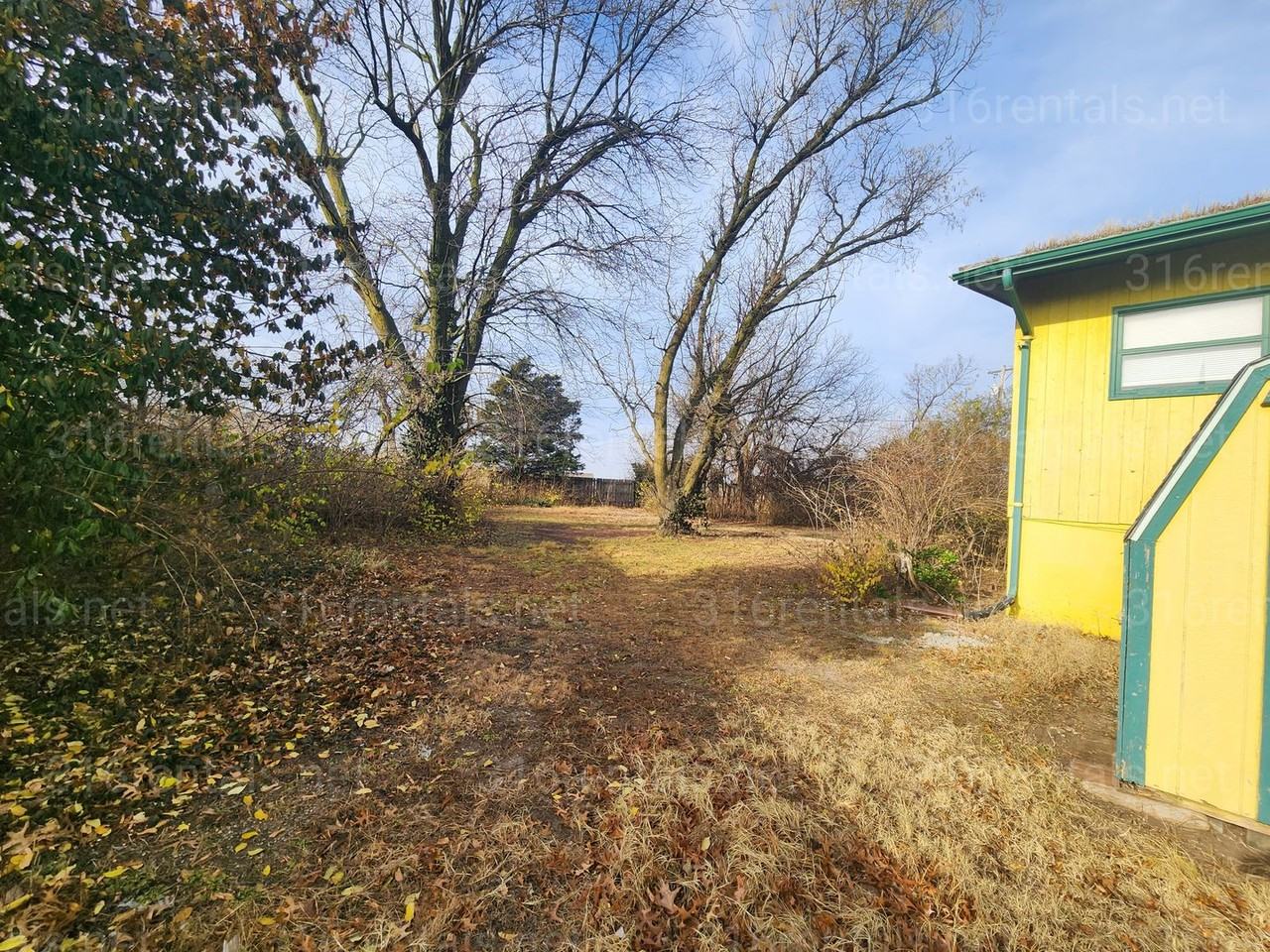 2243 N Yale Ave - Photo 3 of 18