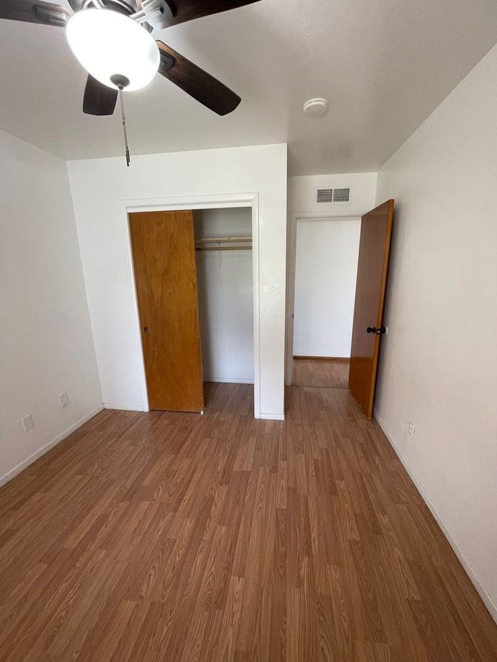 856 W Chestnut St - Photo 6 of 12