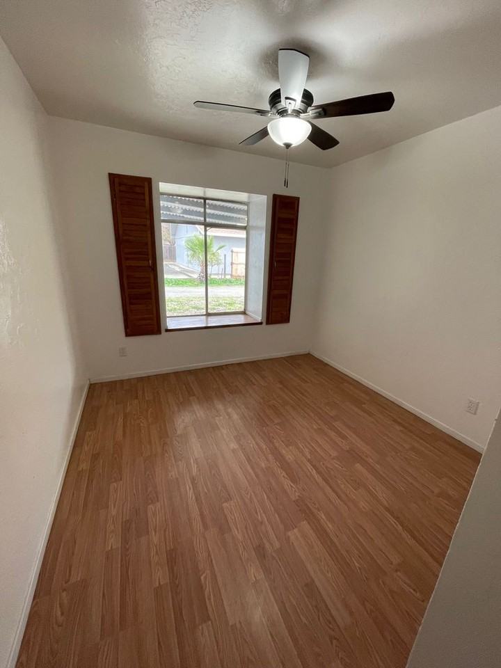 856 W Chestnut St - Photo 7 of 12