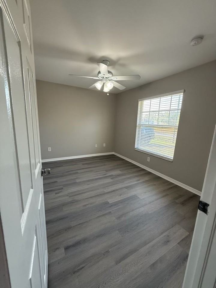 2415 Herb Ave S - Photo 2 of 28