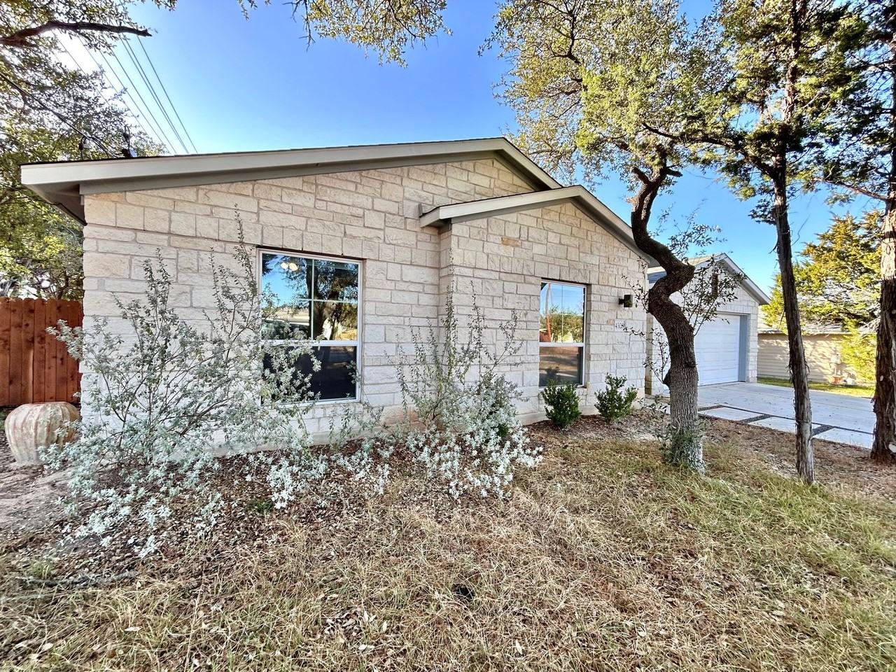 4300 Lindberg Ln - Photo 4 of 33