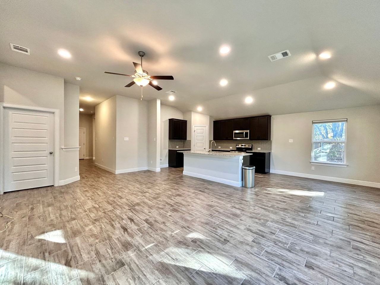 4300 Lindberg Ln - Photo 7 of 33