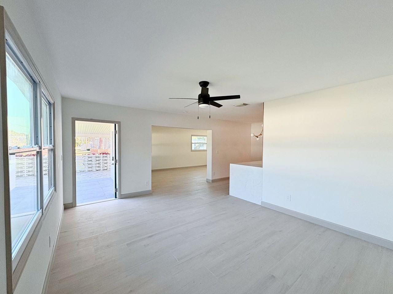 1516 Delaware Ave Ne - Photo 4 of 18