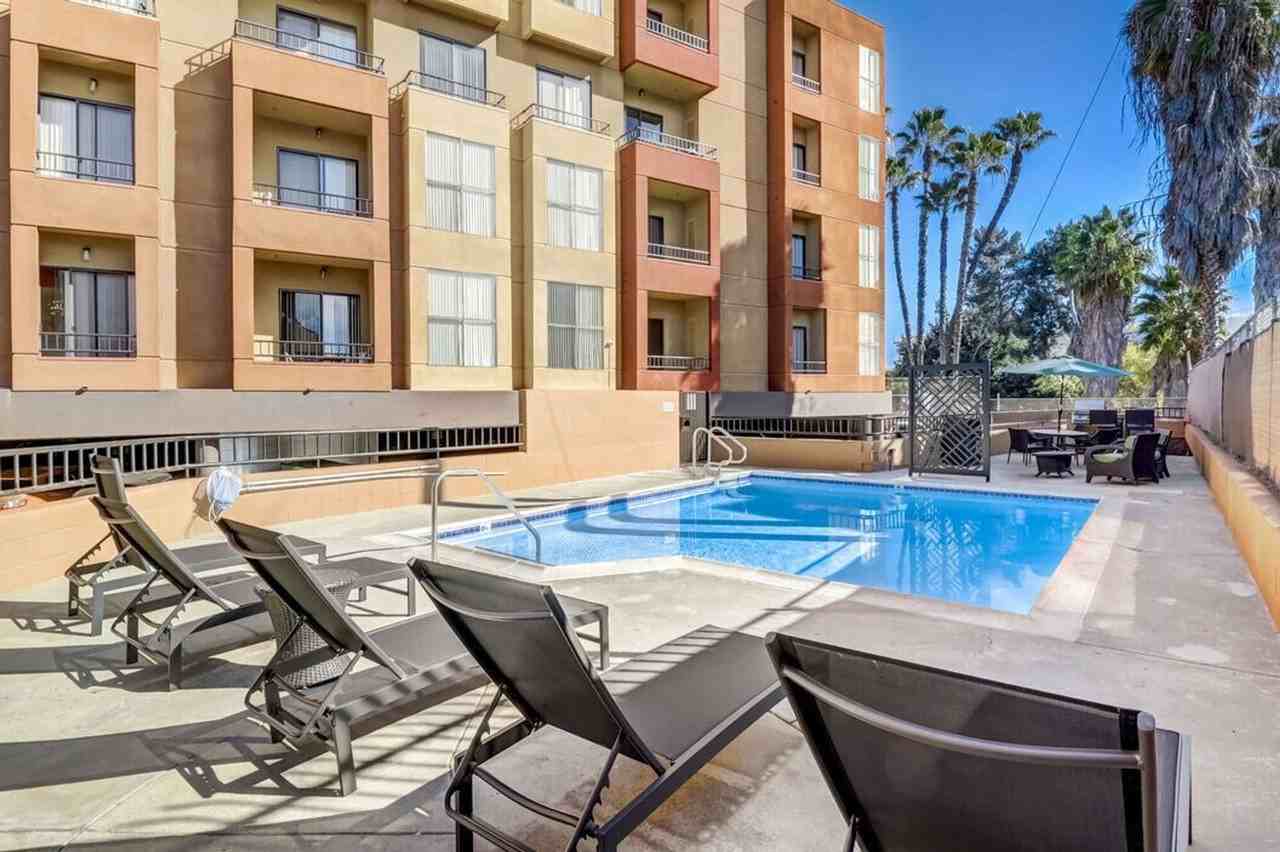 Diplomat Apartments - Photo 4 of 15