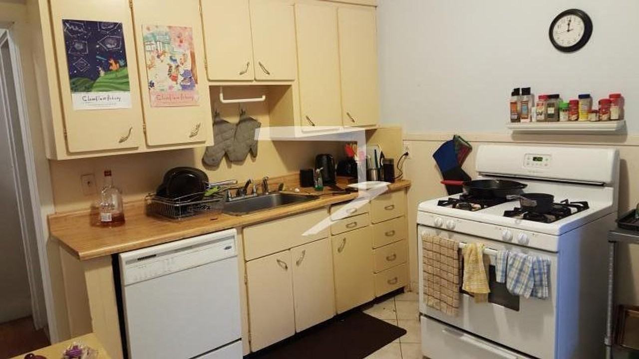 162 Thorndike St - Photo 5 of 8