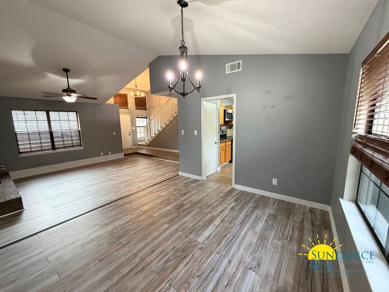 1405 Date Palm Cir - Photo 5 of 25