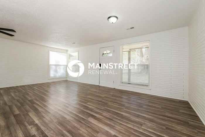 607 Hamblen Rd - Photo 3 of 16