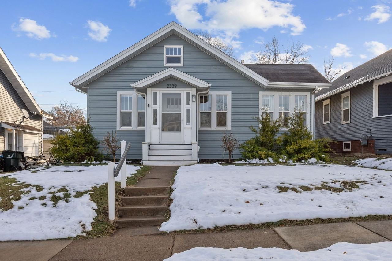 2339 C Ave Ne - Photo 2 of 23