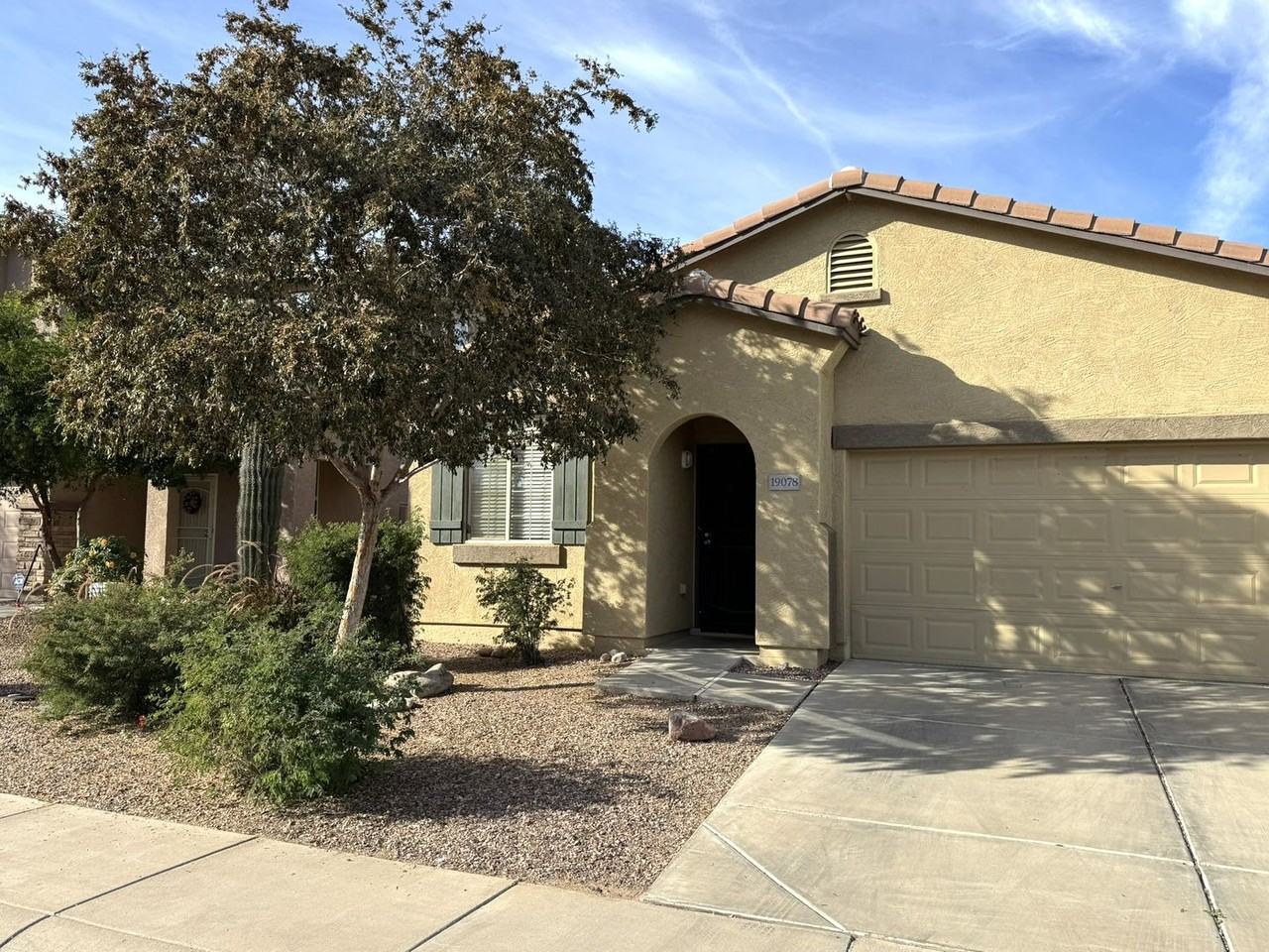 19078 N Lariat Rd - Photo 2 of 30