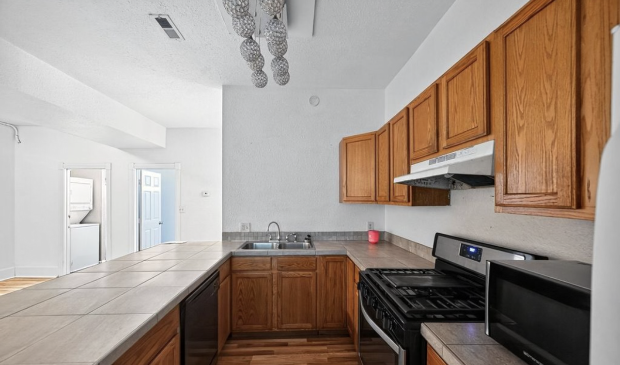 2500 Eaton St - Photo 3 of 22