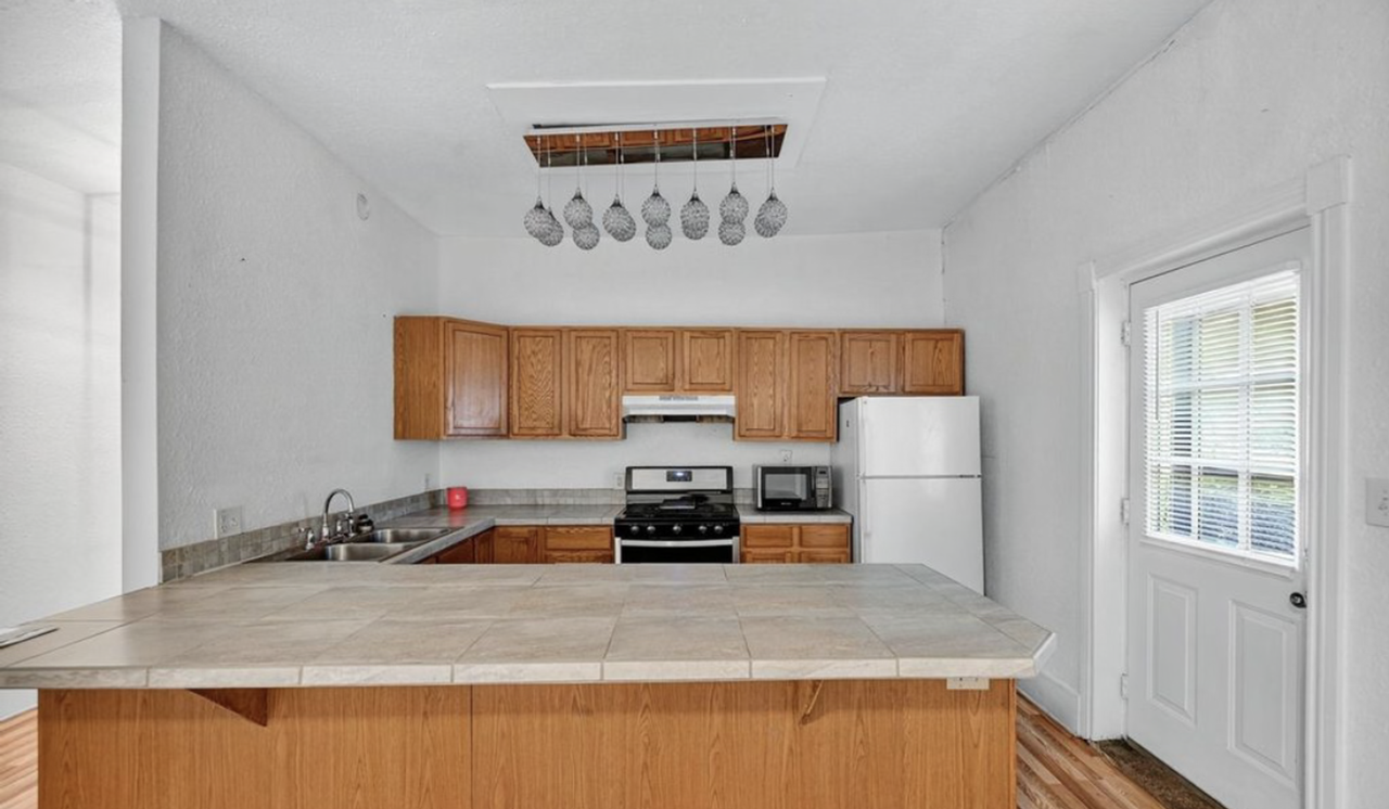 2500 Eaton St - Photo 4 of 22