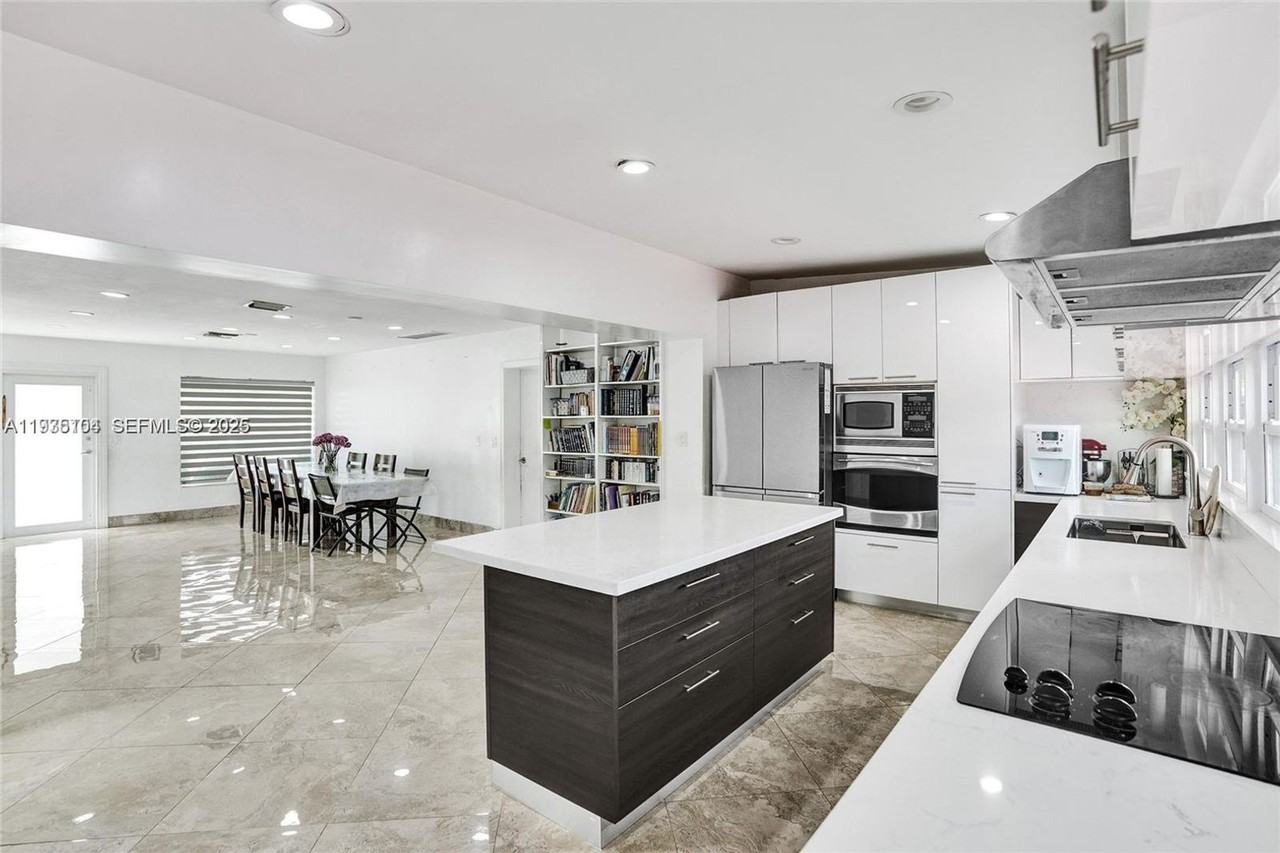 4185 Sw 49th Ct - Photo 3 of 15