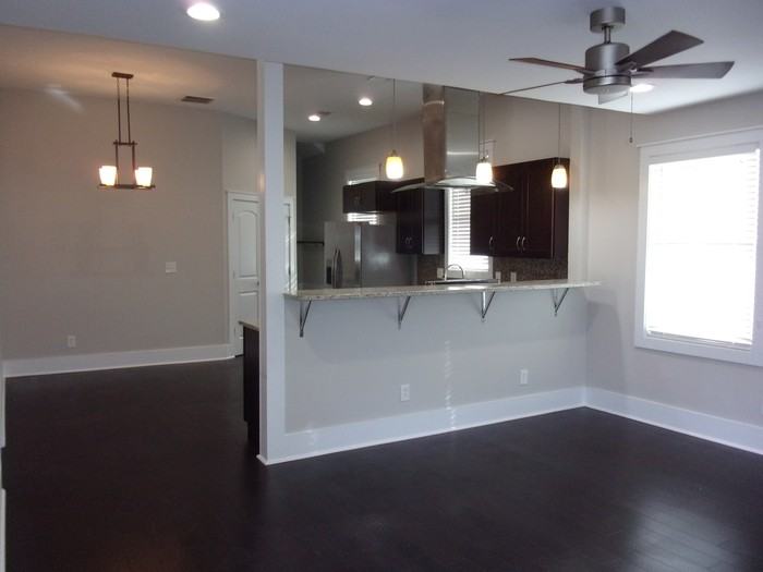 350 Marion St #B - Photo 4 of 19