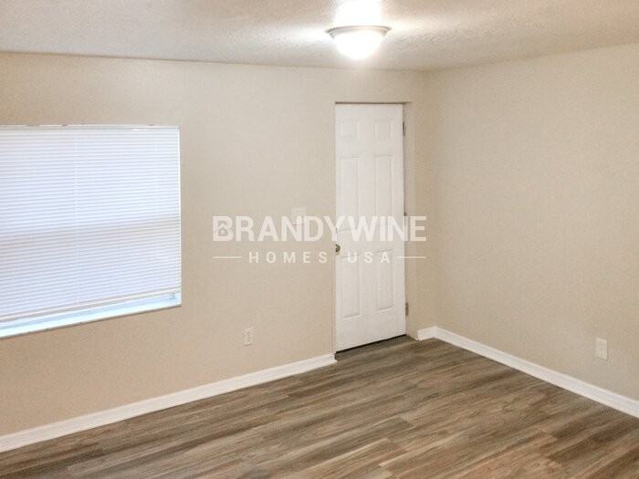 9313 N 20th St - Photo 3 of 12