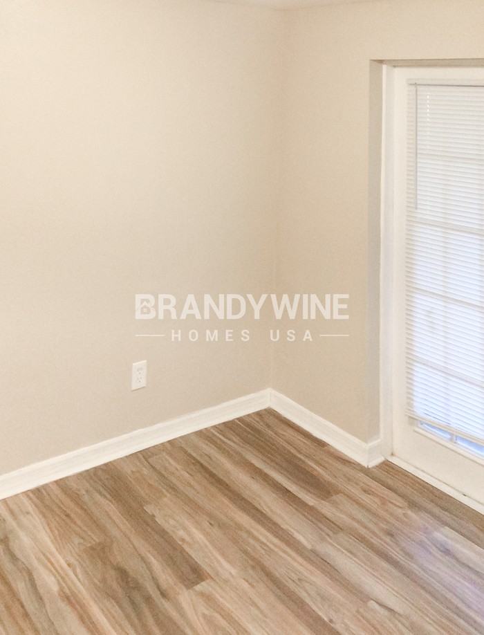 9313 N 20th St - Photo 5 of 12