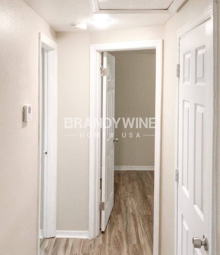 9313 N 20th St - Photo 6 of 12