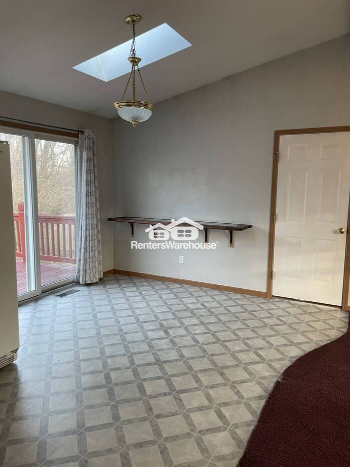 2549 Oak Forest Dr - Photo 5 of 19