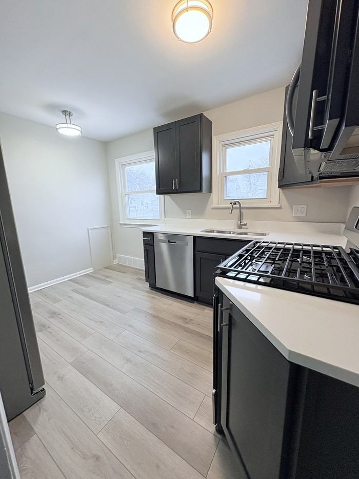 1560 Douglas Rd - Photo 6 of 24